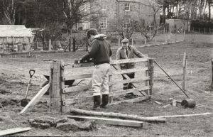 Cullerne Gardens fence building 1980 photo Findhorn Foundation