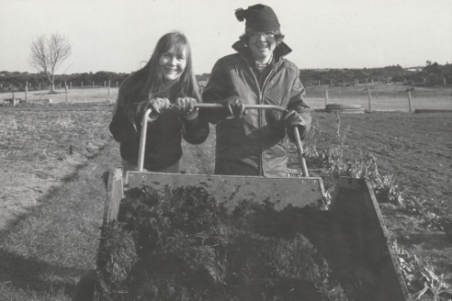 Cullerne Gardens carting manure photo Findhorn Foundation