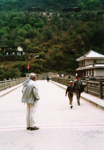Nepal - Friendship Bridge, border to Tibet photo Alan Jacobsen