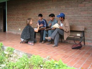 Cochabamba Gill Emslie in conversation photo Marion Remus