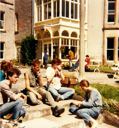 on the steps to the garden photo Maria Körner