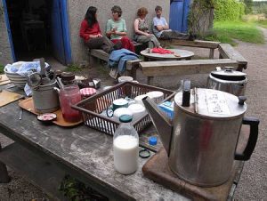 Tea break in Cullerne Garden photo Adriana Sjan Bijman